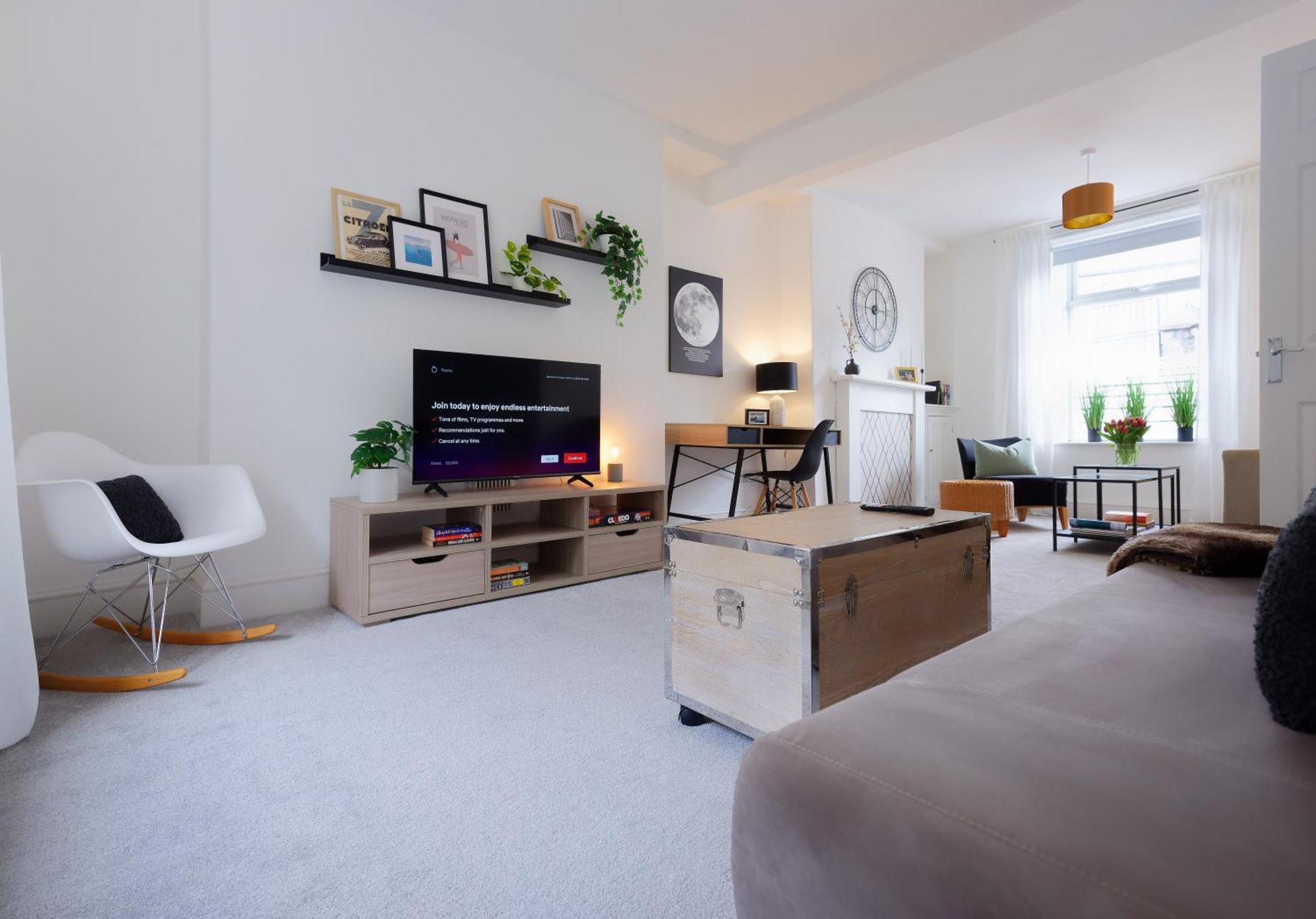 Stayright 3 Bed Home Near Hiking Trails & Parks Llwynypia Экстерьер фото