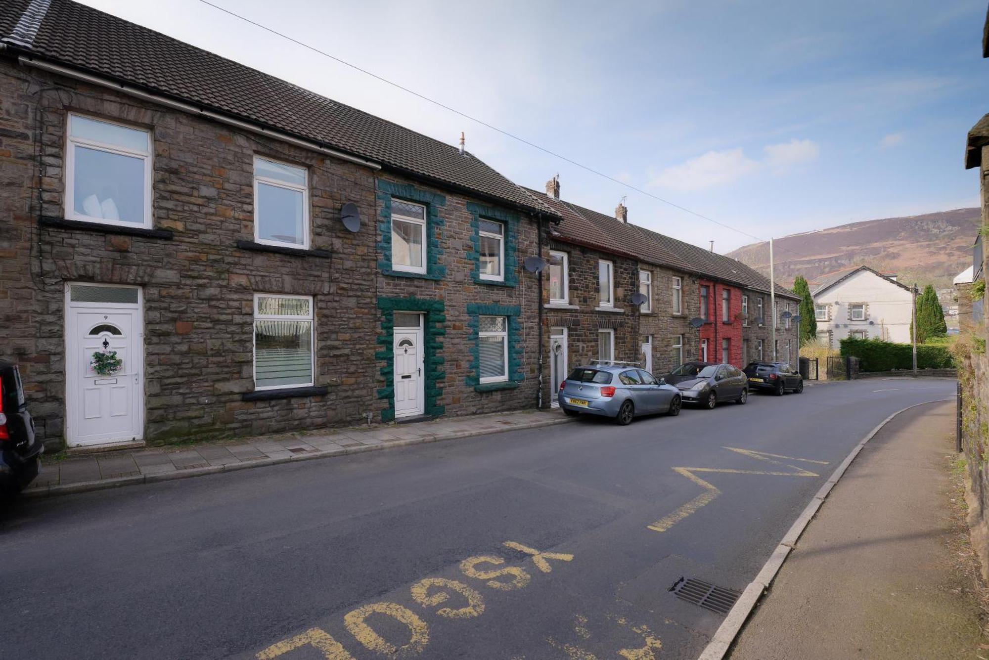 Stayright 3 Bed Home Near Hiking Trails & Parks Llwynypia Экстерьер фото